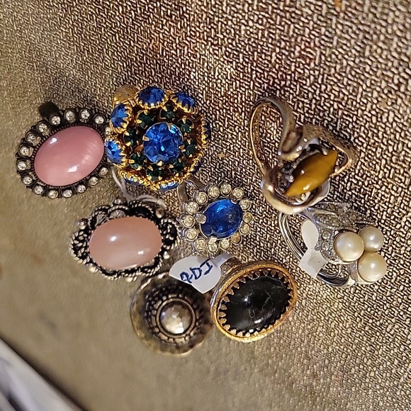 Rings (8) - Picture 3 of 3